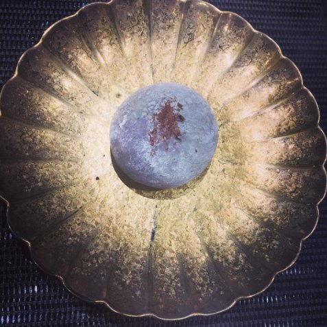 Miramar_P_Perez's tweet photo. Mochi nutella. 2017 #PequeñasHistorias #altemporda #girona #michelin2017 #llançà #Miramar #MiramarRooms #PacoPérez https://t.co/HWgV4uUJ2i