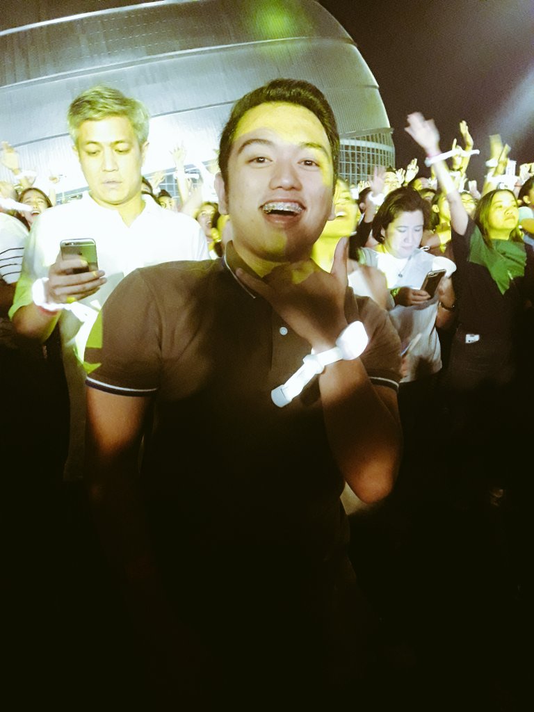 creniel2's tweet photo. Thank you @coldplay!!!!!! Best 2 hours of my life!!! ❤❤😢 #ColdplayManila #AHFODMNL https://t.co/bvz0UGxVAk