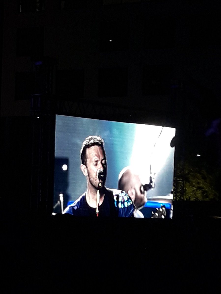 creniel2's tweet photo. Thank you @coldplay!!!!!! Best 2 hours of my life!!! ❤❤😢 #ColdplayManila #AHFODMNL https://t.co/bvz0UGxVAk