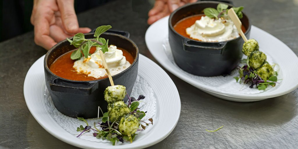 DieWaid's tweet photo. Tomato cream soup with pearls of mozzarella, blended with gin. #diewaid https://t.co/IL2bVsm6ah