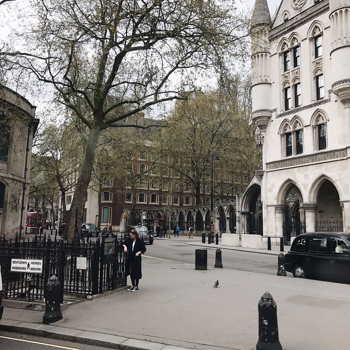 quisaitout_'s tweet photo. London, UK 🇬🇧 ตอนเด็กๆอยากมามากกก ตอนนี้ได้มาแล้วอะ ฮืออออออดีกับใจมาก #นักเรียนแลกเปลี่ยน https://t.co/SVwC6z81Ta