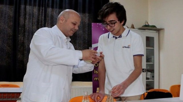 Lise öğrencisi sorgum bitkisinden yakıt üretti
birgun.net/haber-detay/li…