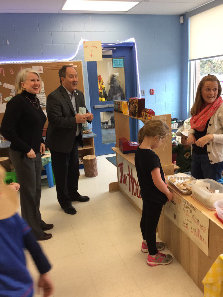 MsCameronsClass's tweet photo. @MsCameronsClass: Thank-you everyone who came today to support our store! @EEnglandPDSB @StanCameron @logue_michael https://t.co/PsBcq80zoO