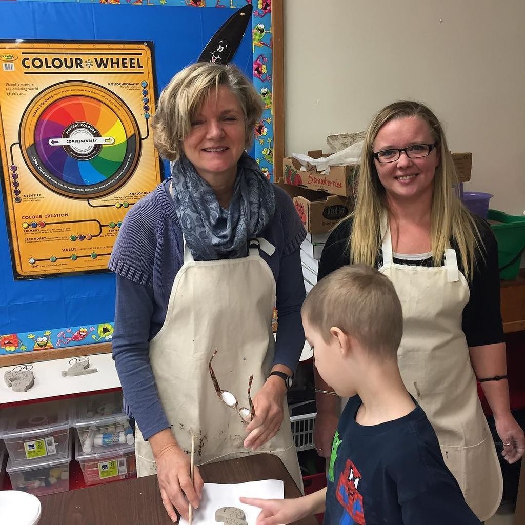 WWHYTE_LSSD's tweet photo. #gratitiude to our 2 fabulous #volunteers Mrs. Lauze & Mrs. Bennett for helping us with our #ArtsSmart project todโฆ https://t.co/6bytcpPJPo https://t.co/upwLM7Rnao