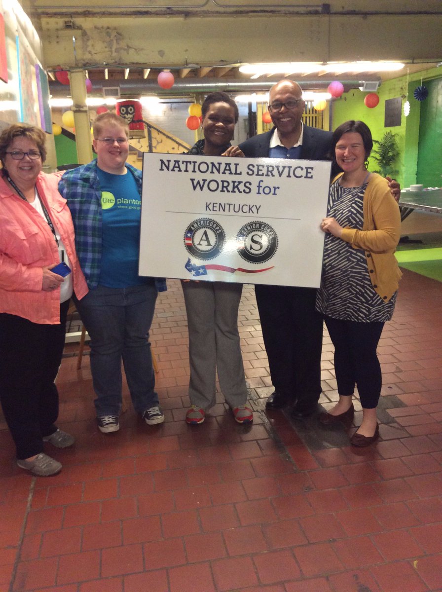 PlantoryLex's tweet photo. Great crew in today for #Mayors4Service Day! #AmeriCorpsWorks Grateful for support of Senator @ReggieThomasKY and @ServeKY @KyCncs! https://t.co/GXdFuYeHik