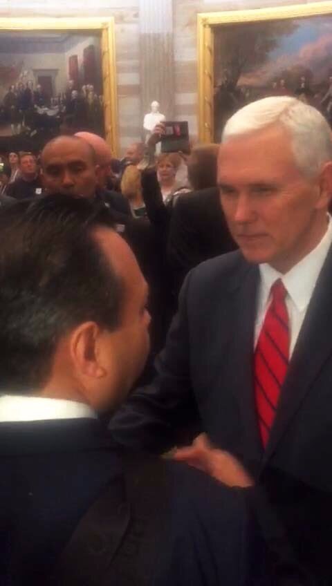 BraulioGuerraU's tweet photo. En encuentro con @mike_pence VicePresidente de Estados Unidos. Pedí respeto a derechos migrantes y tener relación amistosa Méx-USA #NoWall https://t.co/5ifVlKmy1g