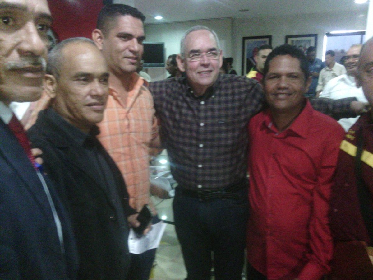 MACALI_1's tweet photo. Feliz Cumpleaños a Nuestro Gobernador Francisco Rangel Gomez DIOS lo Bendiga y Exitos en su Gestion de Gobierno. https://t.co/OskEgAeynB