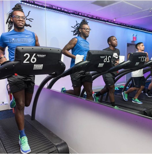OneNightApp's tweet photo. Catch me if you can. @MILEHIGHRUNCLUB #OneNightNY #LudlowHotel https://t.co/4t0sqKi30X