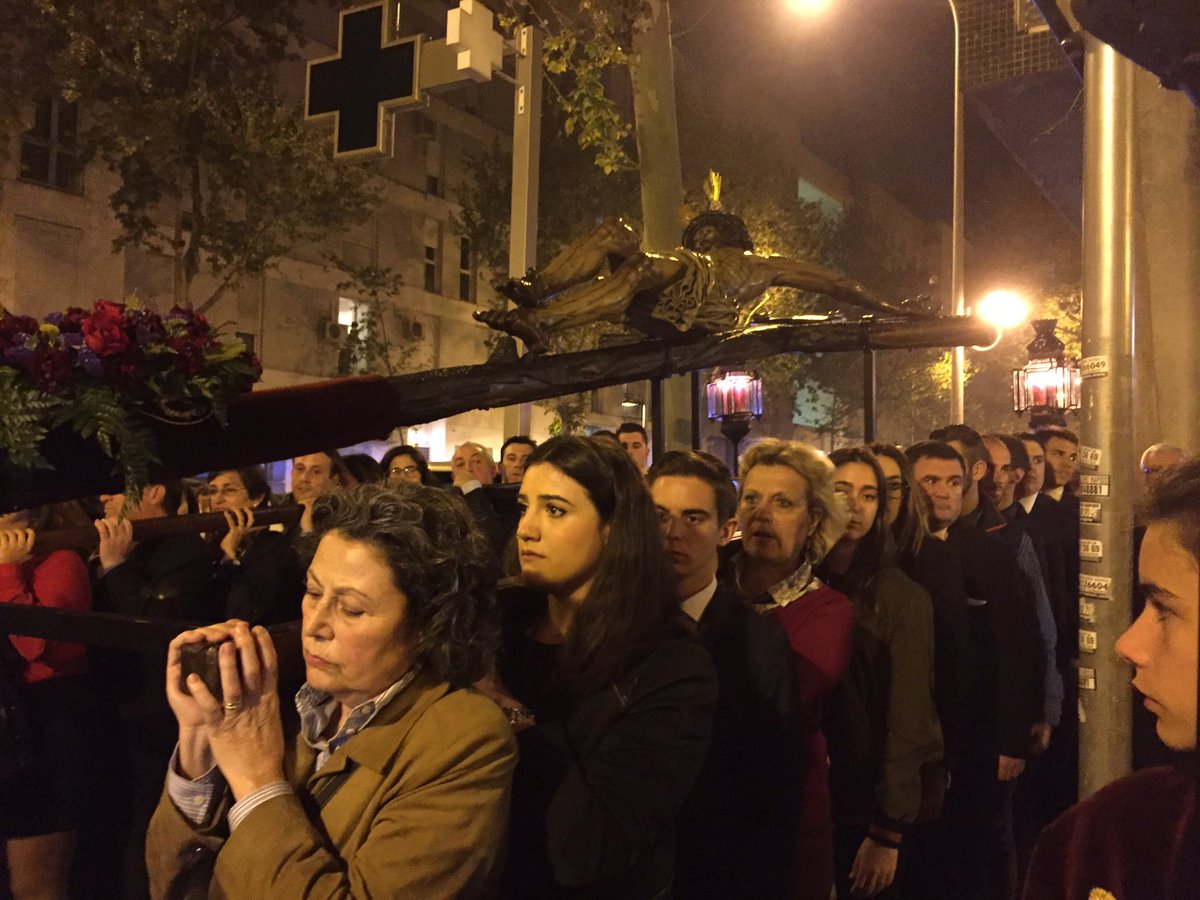 Hdad_SanBenito's tweet photo. Novena  estación del Via Crucis del Stmo. Cristo de la Sangre  portado por Hermanas https://t.co/ZFKpbULTbQ