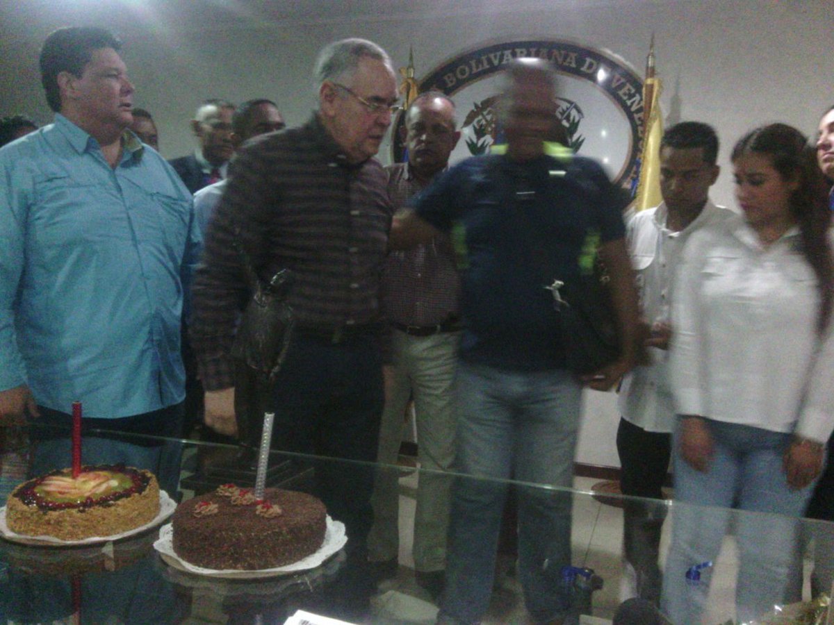 MACALI_1's tweet photo. Feliz Cumpleaños a Nuestro Gobernador Francisco Rangel Gomez DIOS lo Bendiga y Exitos en su Gestion de Gobierno. https://t.co/OskEgAeynB