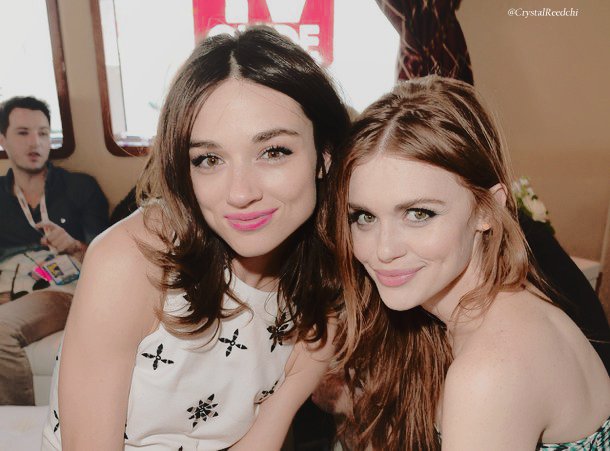 crystalreedchi's tweet photo. Holland se refirió a Crystal en #DarkmoonReunion diciendo ''Ella es increíble, la amo. Es una de mis mejores amigas'' 💕 https://t.co/Qe0fyHvWMw