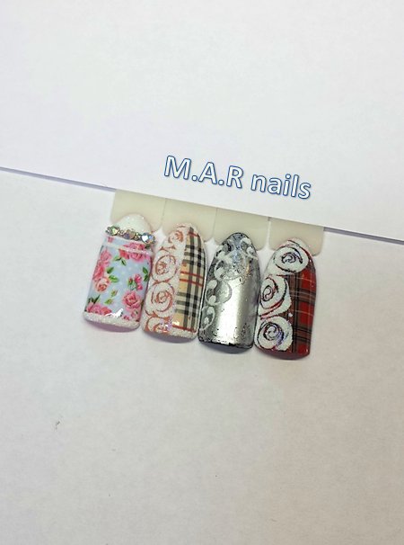 MarNa1ls's tweet photo. #handpainting #nails #nailswag #nailart #ногти #rose #burberry #flower #cute #silver #beauty #nailsporn #eminails #glitter https://t.co/V5yyYojvAM