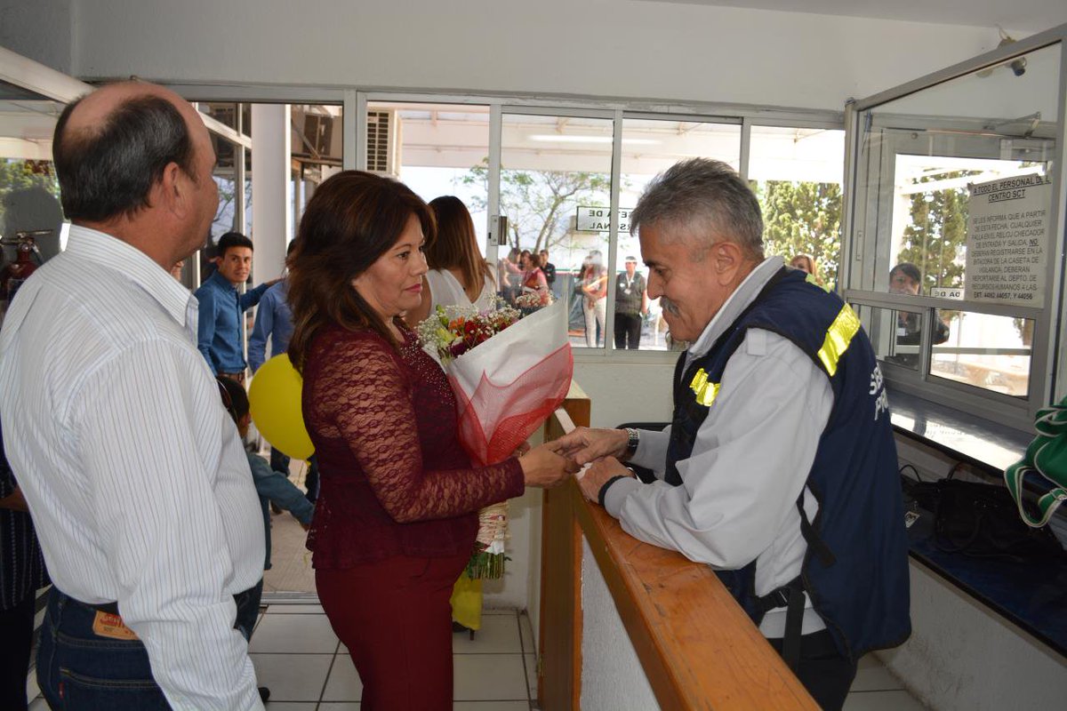 Chavez_Trillo's tweet photo. #CUU Después de 34 años de servicio el #CentroSCTChih despide a nuestra compañera Mary Holguín. Gracias. @SCT_mx https://t.co/1puhmksXEd