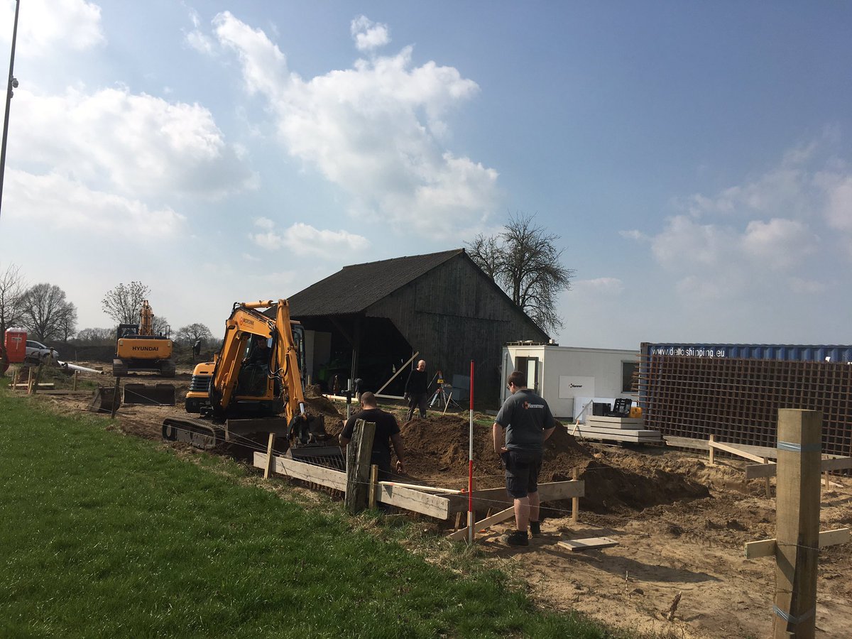 johanvvrouveen's tweet photo. Vandaag begonnen met de fundering voor een schuur met paardenverblijf te Markelo. https://t.co/X1l1U4j0ca