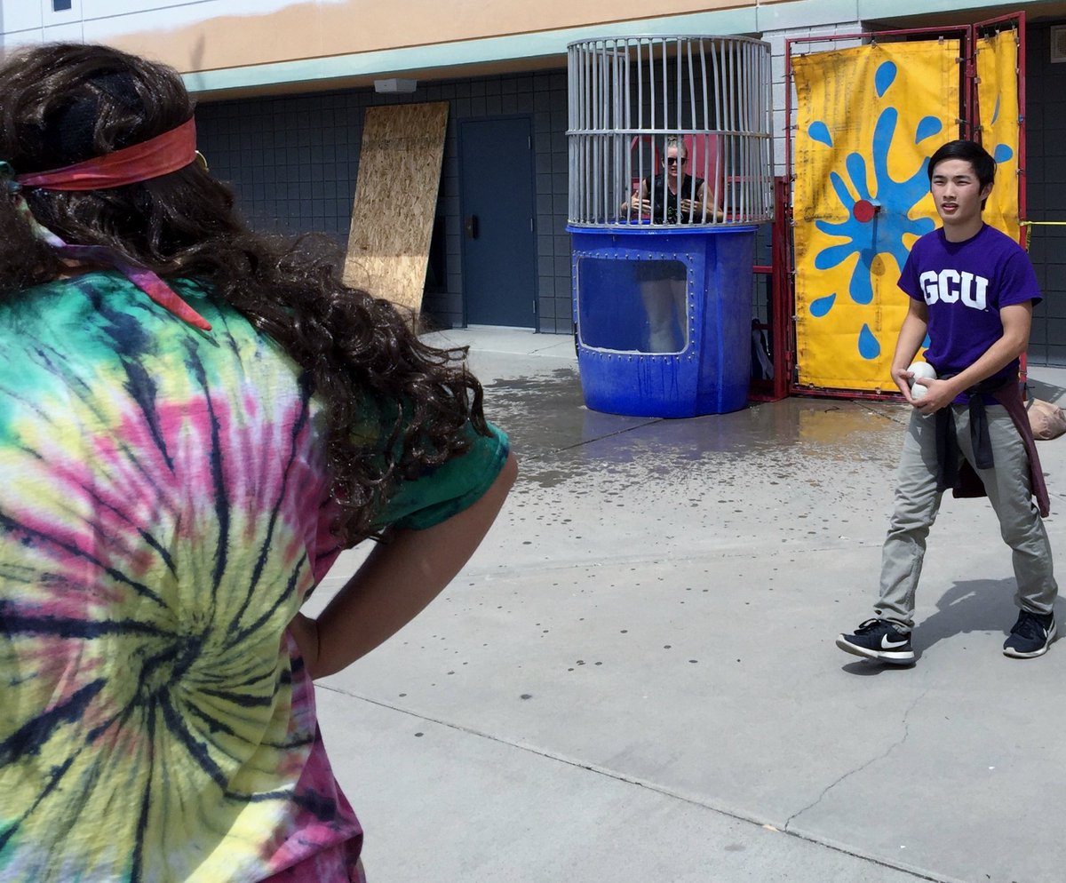 CeHSAZ's tweet photo. CeHS StuCo WishWeek day#2 DunkTank for MrsDunham & MrYbarra all for MakeAWishFoundation #CoyotePride #CeHSPRIDE https://t.co/HAy6ijUeqG