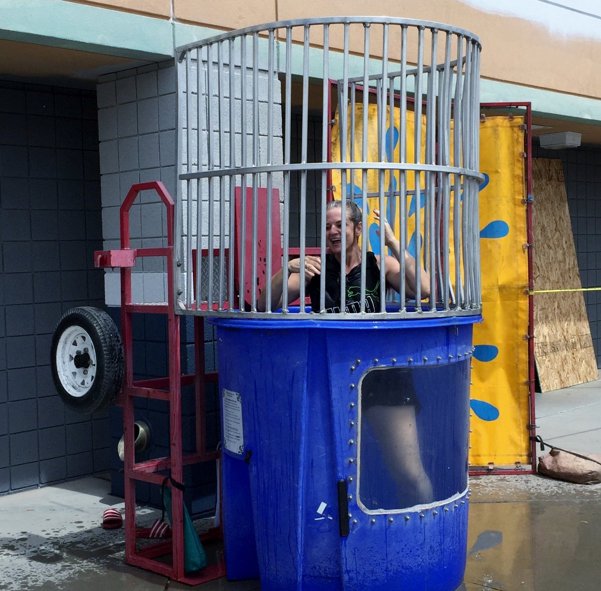 CeHSAZ's tweet photo. CeHS StuCo WishWeek day#2 DunkTank for MrsDunham & MrYbarra all for MakeAWishFoundation #CoyotePride #CeHSPRIDE https://t.co/HAy6ijUeqG