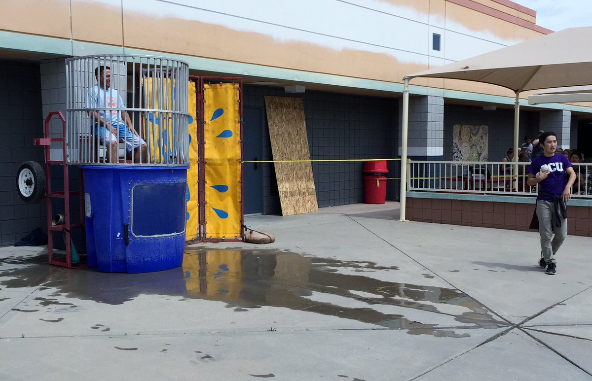 CeHSAZ's tweet photo. CeHS StuCo WishWeek day#2 DunkTank for MrsDunham & MrYbarra all for MakeAWishFoundation #CoyotePride #CeHSPRIDE https://t.co/HAy6ijUeqG