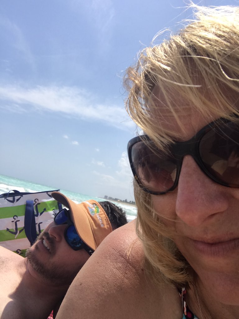 morgmalsmom's tweet photo. @Mallory_Cox26 #jettybeach #sunshine #sand #familytime https://t.co/rad7MRDJzk