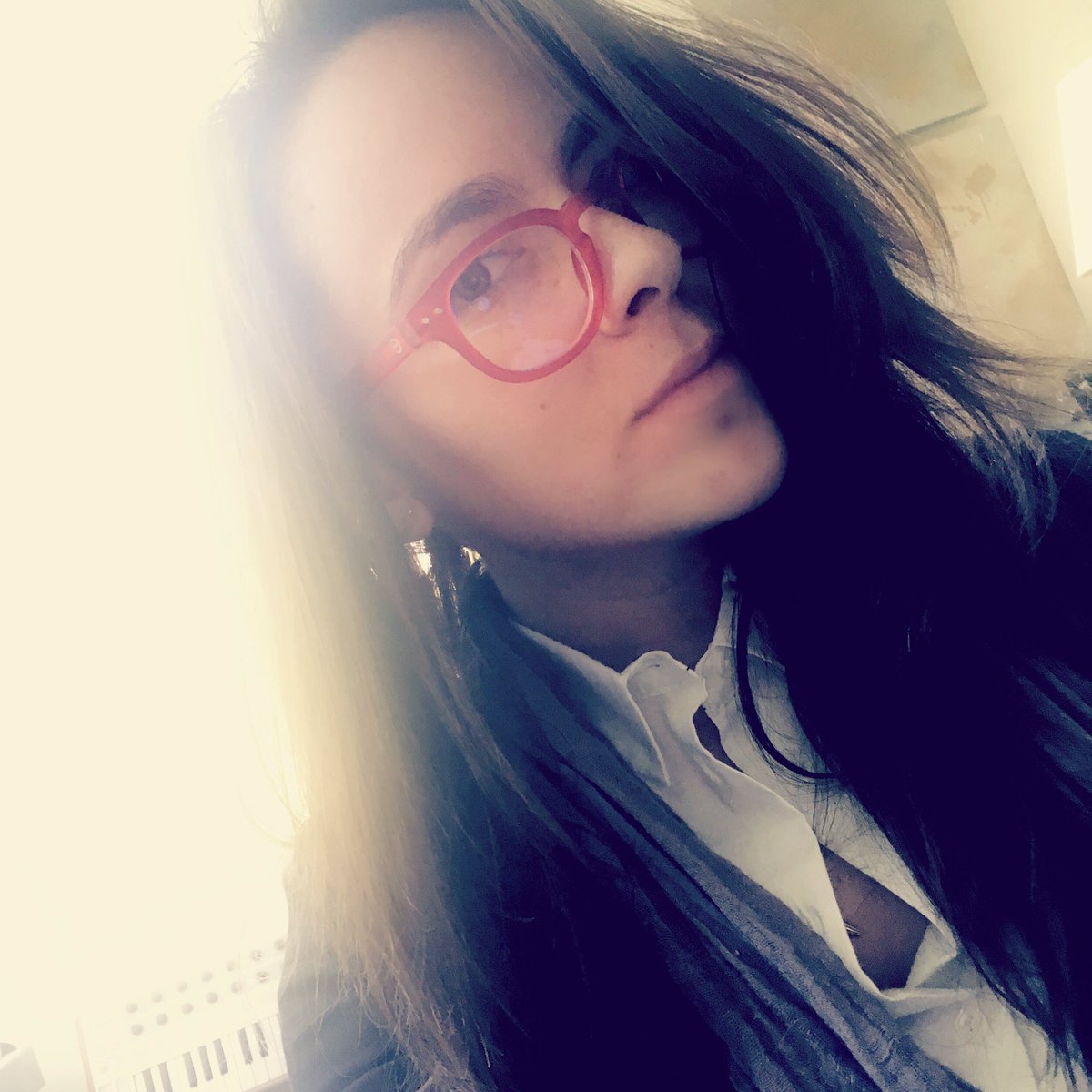 madelinefuhrman's tweet photo. shameless selfie no°5 ✨
.
.
.
#workhard #tuesday #selfie #oxford #chanelno5 #seeconcept
https://t.co/lOKQRMFB5k https://t.co/XoBa2mPCaB
