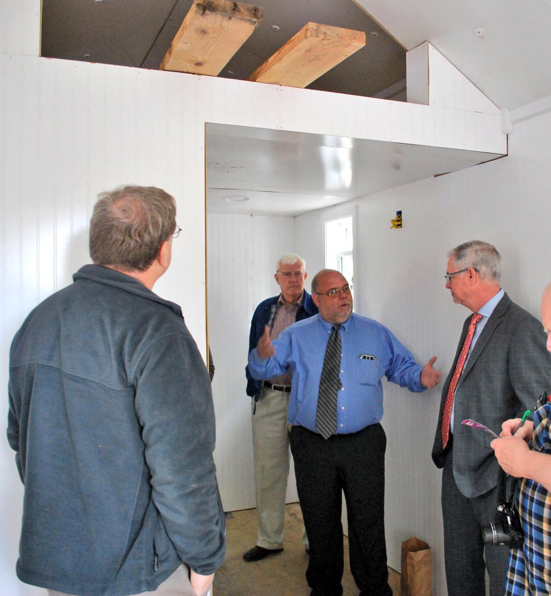 DrJWEvansJr's tweet photo. @KyEdWorkforce Brad Montell tours Lee Co ATC-Tiny House! Build it Forward!  @LeeCoSchoolsKy @OwsleySchools Wolfe Co. @RepMontellKY @KVEC_ARI https://t.co/MrKiyM9fBN