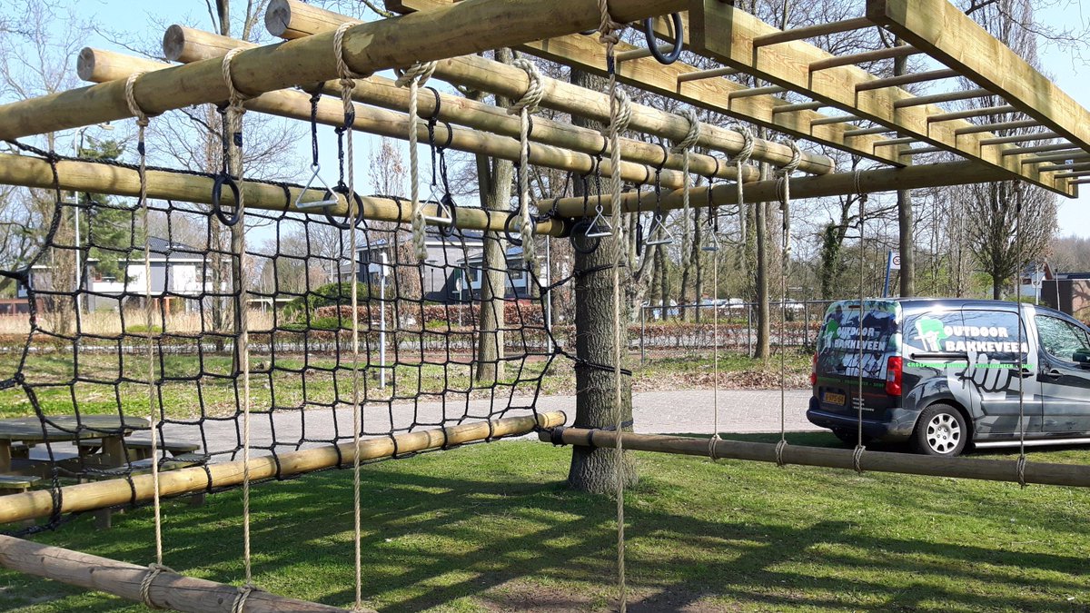 OutBakkeveen's tweet photo. Een supertof trainingstoestel gebouwd bij de Rodenburghal in Leek.
#multi #obstacle #rig #bootcamp #survivalrun #obstaclerun #hindernisbaan https://t.co/Wps6g6zcEj