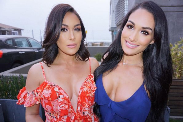 eentertainment's tweet photo. Retweet if you can't wait for the return of @TotalDivas tomorrow 9/8c! 💋😍 https://t.co/hv1KrVcJ68
