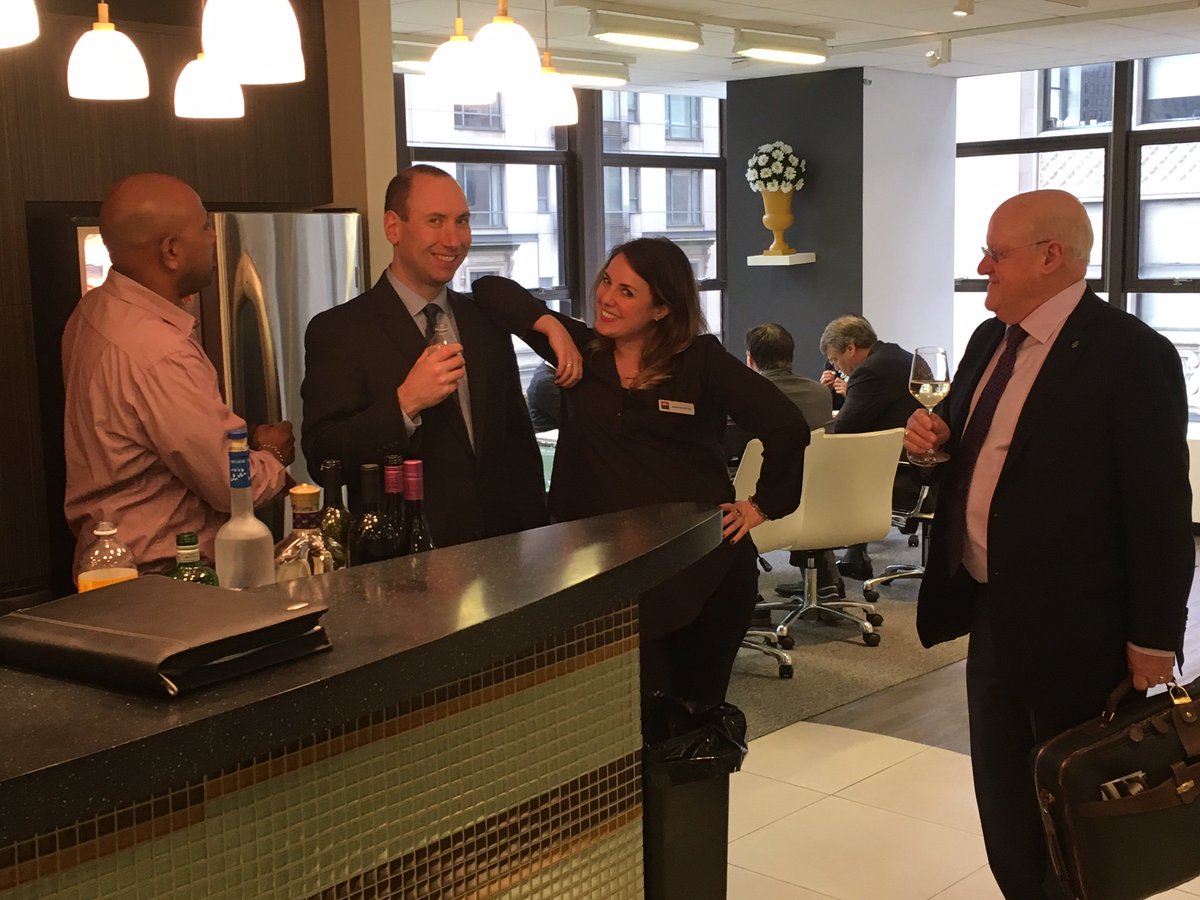 RobinsonHome's tweet photo. Partaaaaay on the 4th floor @FortyOneMadison #NYTT2017 #41Madison @RobinsonHome https://t.co/DONoG7n9oh