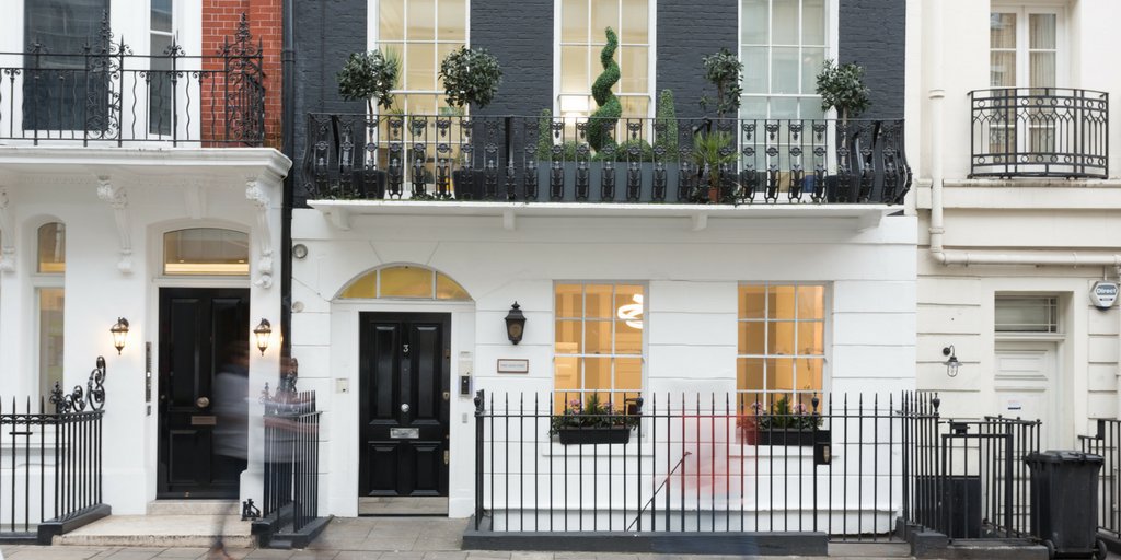 Looking for an ultra-luxurious office? Step into our recently renovated Mayfair work space bit.ly/2nxMqXH