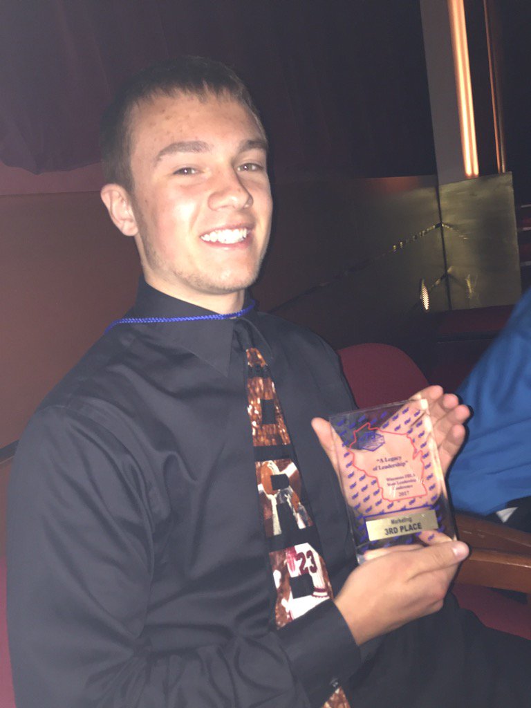 jlavigne1640's tweet photo. @LC_Locker_Room @LittleChuteFBLA Marketing Team took 3rd and qualified for Nationals in Anaheim! https://t.co/nPe0cylKTs