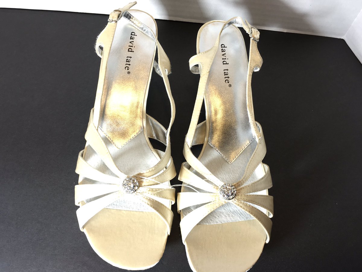 lettyscloset's tweet photo. Check out #David #Tate #Rosette #Sandal #Slingback #Ivory Size 11 #DavidTate #Strappy https://t.co/ShMT8GpTpA via @eBay https://t.co/JH5JEOtyLg