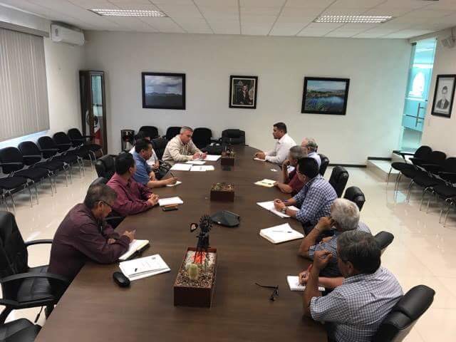 ANeira_V's tweet photo. Me reúno con Técnicos proyectistas para definir criterios de supervisión. #Saltillo #Coahuila https://t.co/I7mExgWQWQ
