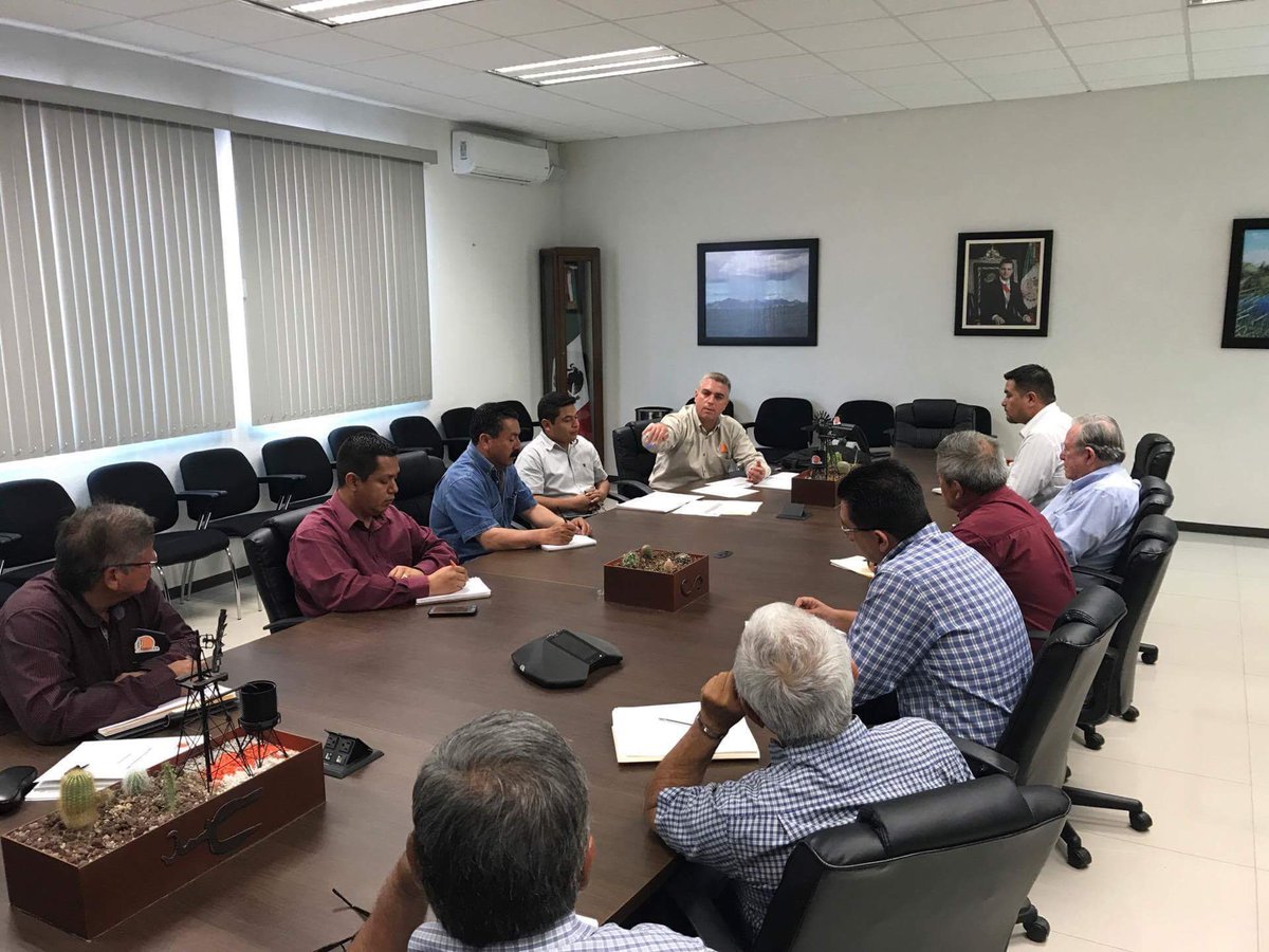 ANeira_V's tweet photo. Me reúno con Técnicos proyectistas para definir criterios de supervisión. #Saltillo #Coahuila https://t.co/I7mExgWQWQ