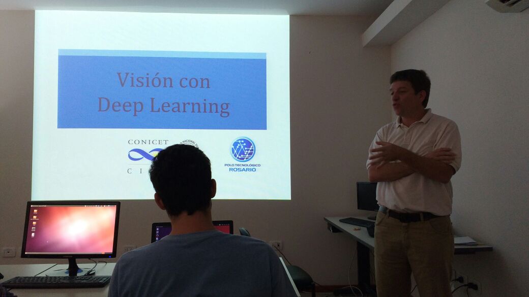 PoloTecRos's tweet photo. Germán Giró, Pte. del @PoloTecRos abriendo el curso de #DeepLearning que realizamos junto a #CIFASIS https://t.co/t2T1bxfYP0