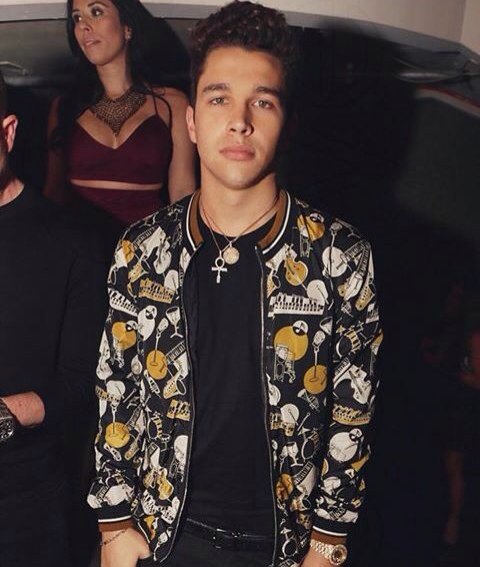 tchalanxwei's tweet photo. Me gusta sufrir que decirles  #HappyBirthdayAustinMahone https://t.co/4HnyfHRbYY