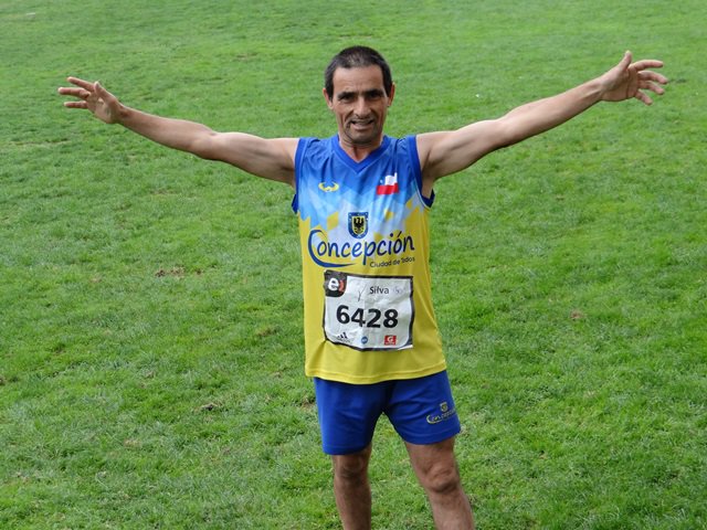 PJudicialChile's tweet photo. Trabajador del 2° Juzgado Civil de #Concepción logra segundo lugar en su categoría de la @maratonsantiago #eMDS2017 https://t.co/XwxN5bHyoN https://t.co/sZ8BziG7MJ