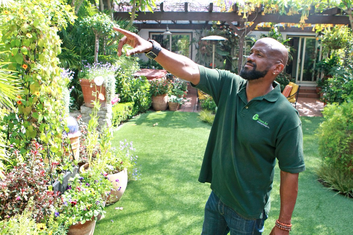 LAStandardNews's tweet photo. Brent Green of GreenArt started his landscaping career transforming front &amp; back yards in Leimert Park. @GreenArtLA https://t.co/BSuq9tWZSj https://t.co/xOciJJHVmi