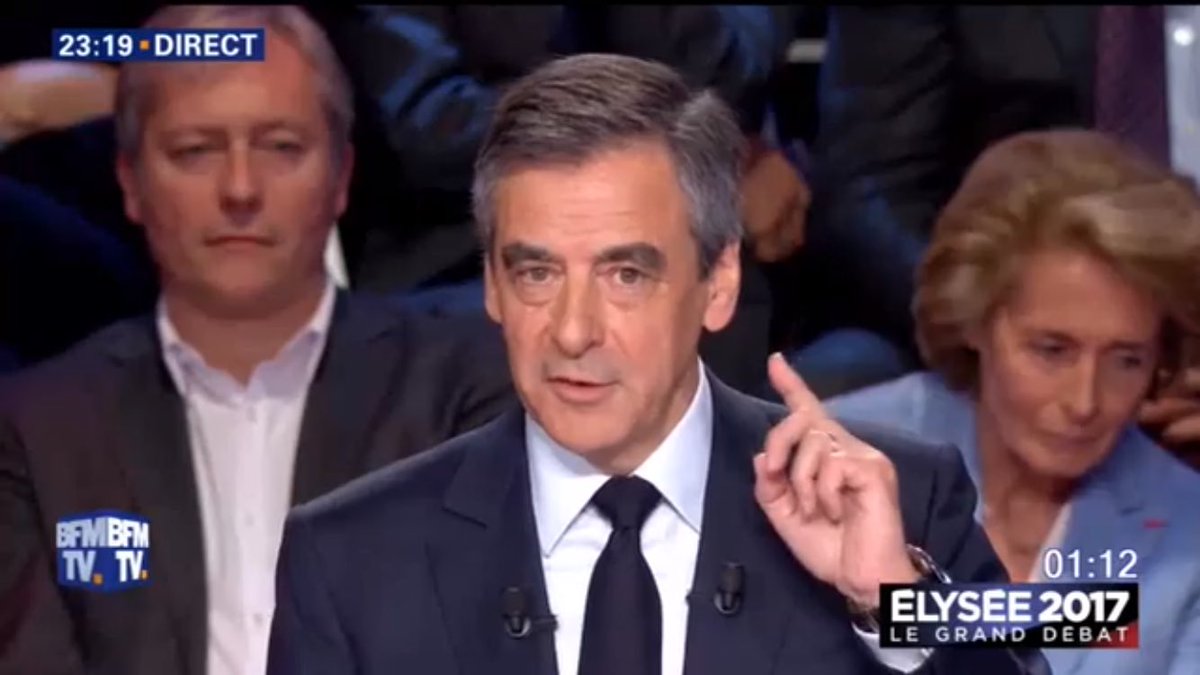 duboismarianne's tweet photo. La lecture de la Ve Rep. par @FrancoisFillon confirme qu'il est le seul candidat #gaulliste de cette élection #LeGrandDebat #jevotefillon https://t.co/4fo4JC6cDq
