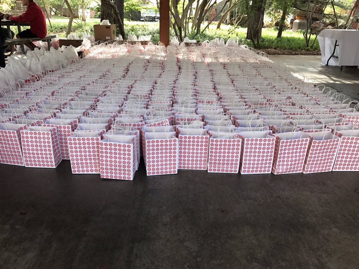 #T1398 and #D301 at Read Across Oklahoma! Packing lunches for the kiddos! #TargetVolunteers #WorkSomeWhereYouLove ❤️