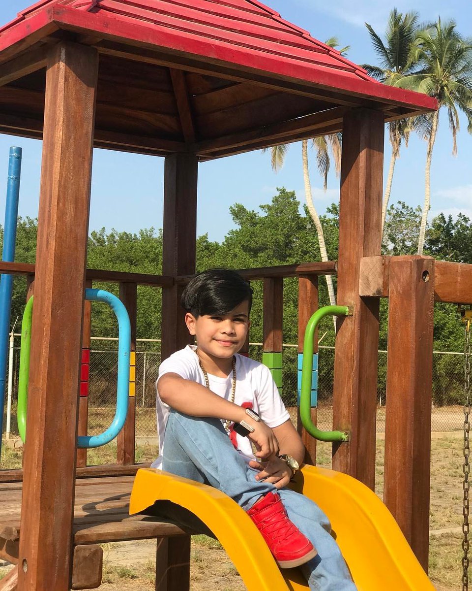 elturropapa's tweet photo. Buenas tardes para todas mis campeonas 🏆🏆🏆🏆🏆🏆 De parte de el pequeño GIGANTE, pequeño de tamaño y gigante de corazón, EL TURRO PAPÁ ON FIRE🔥 https://t.co/PcLDIfIcDh