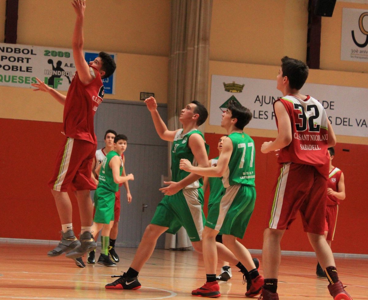 FLORENCIA40986's tweet photo. Després de molt de temps sense cap resum de basquet. @cblesfranqueses 80 - cadet 2 @CESantNicolau 75 després de la prórroga https://t.co/XU2VTB1Yn2