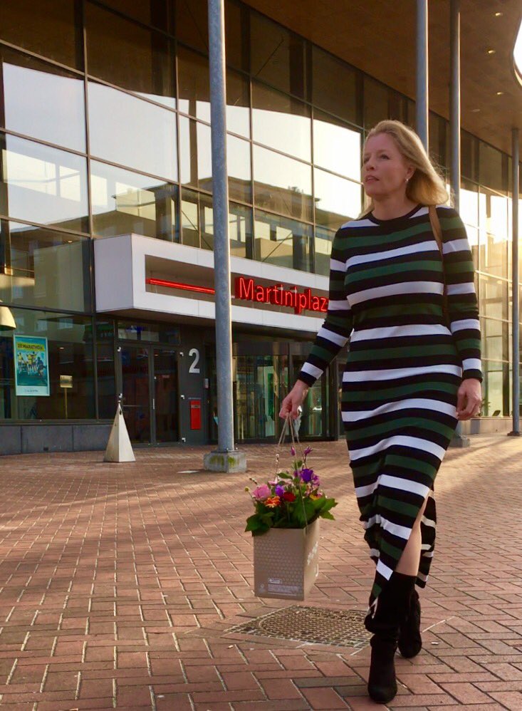 Gelukkig zitten blompjes tegenwoordig in zo'n emmertje. #wegwerkers #dubbelereistijd