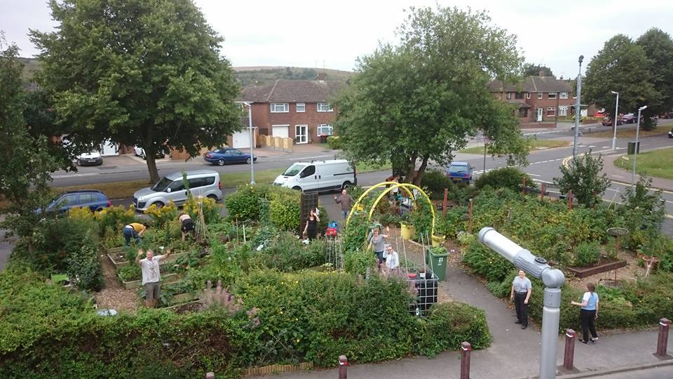 Incredible Edible St Albans Wed 5 April 10.30am Courtyard Cafe transitionstalbans.org/2017/04/04/inc…