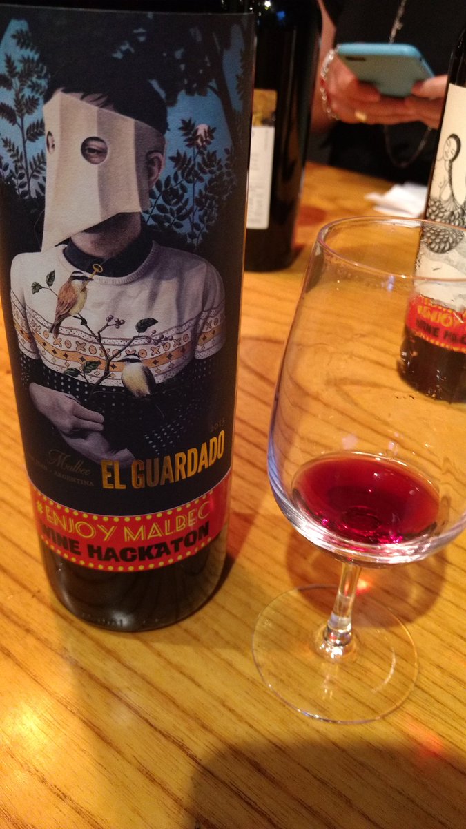 Yany06's tweet photo. Pero mira que lindas etiquetas!!! #EnjoyMalbec #SemanaDelMarbec @trovabarok @EnjoyMalbec https://t.co/sjM5G7xCaF