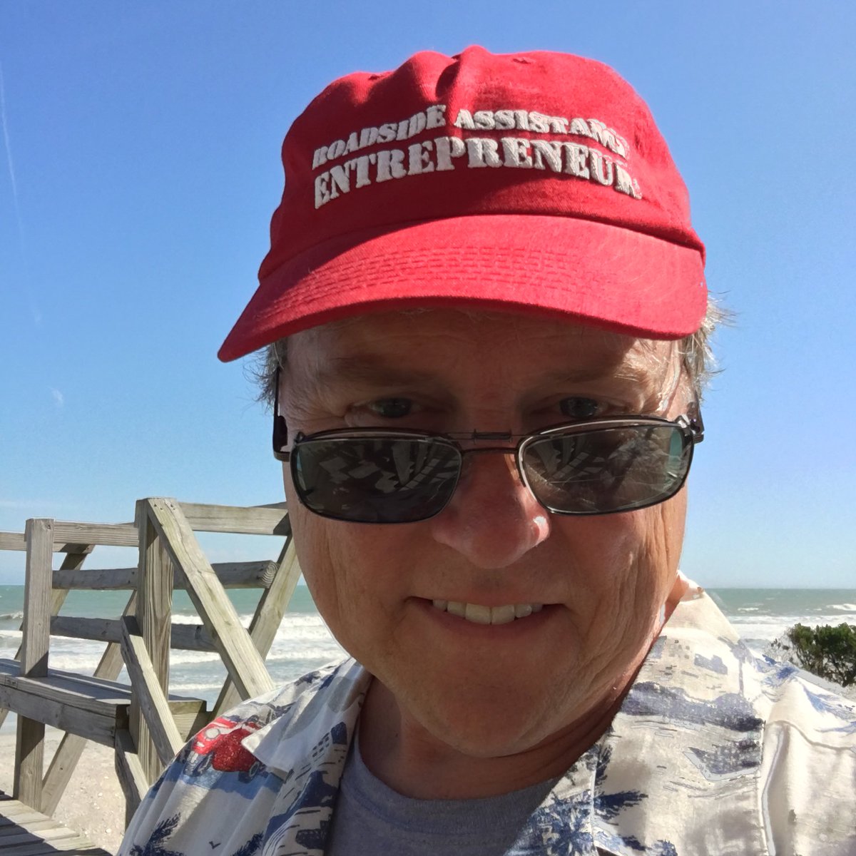 39dollarlockout's tweet image. #Branding tip o' the day: If you own a business and want people to take notice put it on a RED ball cap with WHITE letters! #MRAGA