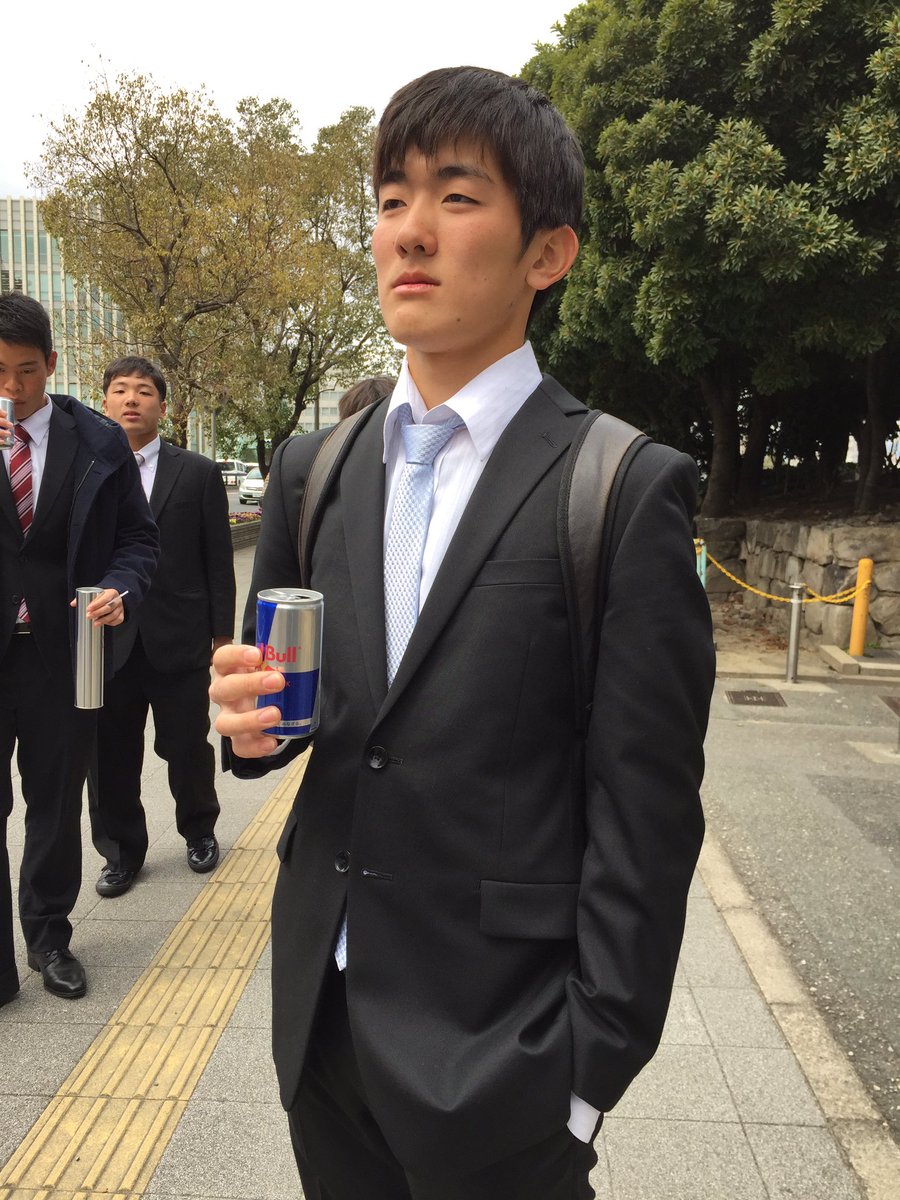 大手前大学男子ラクロス部 新勧用 در توییتر 部員紹介 No 8 名前 前田宗太郎 あだ名 ちゃんそー ポジション 背番号 At 77 出身校 大阪電通大高校 頼れる新歓リーダー 幅広いプレーで チームを引っ張り ストイックな性格で自分を追い込む ニヤケ