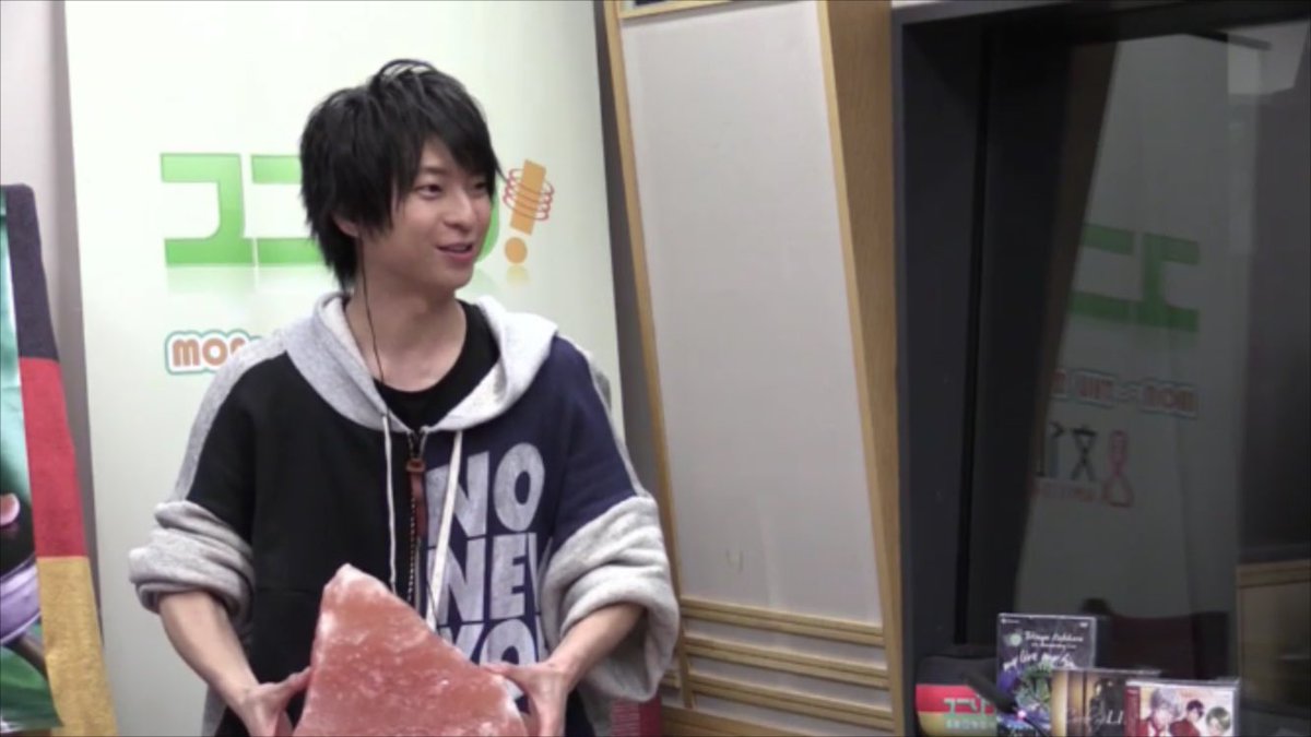 Reku En Twitter ユニゾン 火曜日 Unison1134 柿原徹也 とりま服を見た瞬間に湧きました 足首の写真違うアングルで4枚とかw