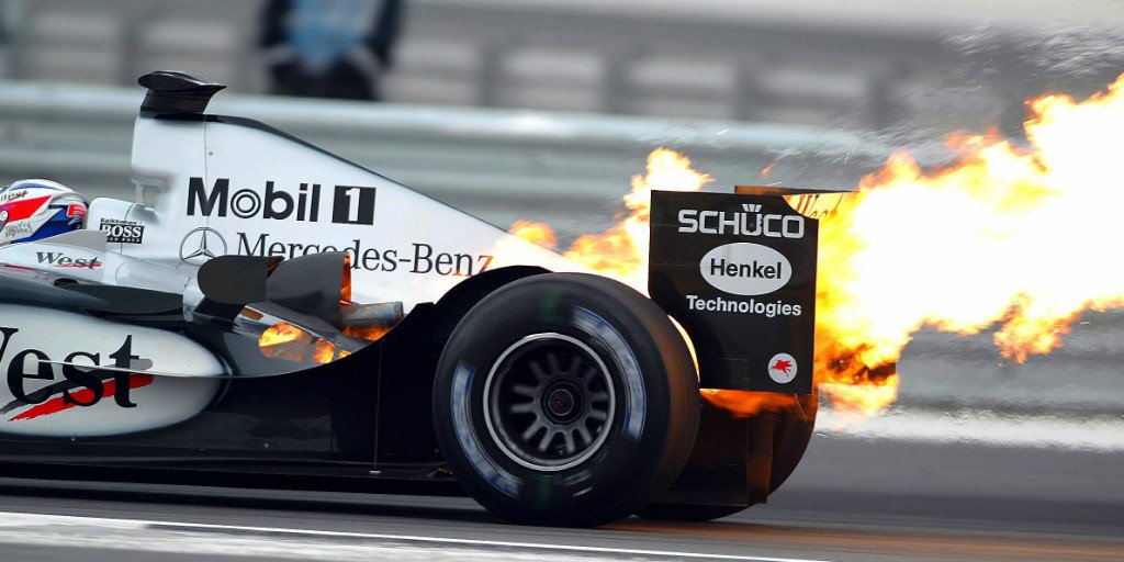 Meyella at tiltrække Undtagelse Zdravko on Twitter: "Kimi Raikkonen's #McLaren MP4-19 catches fire at the  @BAH_Int_Circuit. #OTD #F1 2004 #BahrainGP via @F1 https://t.co/VfEcPDRrvc"  / Twitter