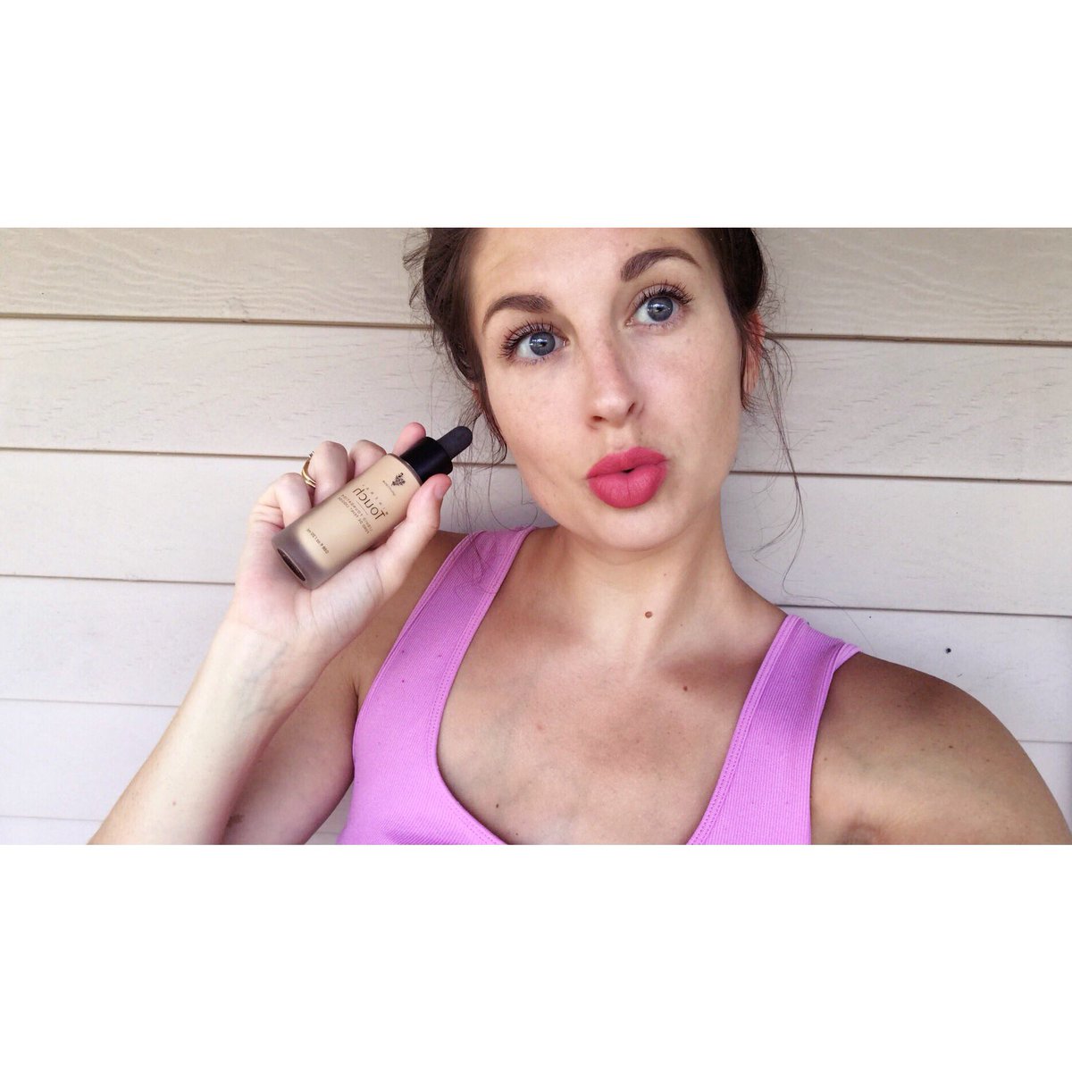 CakeyKolbi's tweet photo. Get this Touch Liquid #Foundation for #FREE in this month's kudos 😍😍 #Younique #makeup 
🤙 https://t.co/oDdWOGYiac https://t.co/LZ36E6srIP