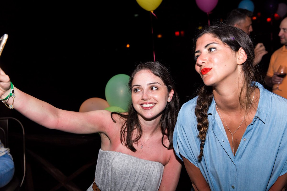 PesachVallarta's tweet photo. Even the teens approve. #PIV2017 #KosherTravel #Travel #JewishTravel https://t.co/bVZ4Yfmrzg