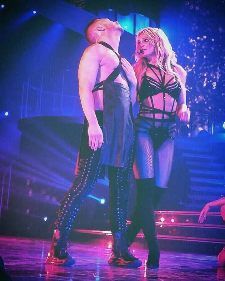 Br33tGasoline's tweet photo. Veeeem rainha #BritneyLiveInBrazil https://t.co/EXcak6ke5K